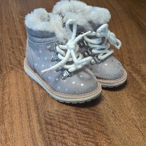 Cozy Gray Kids Boots with Star Pattern